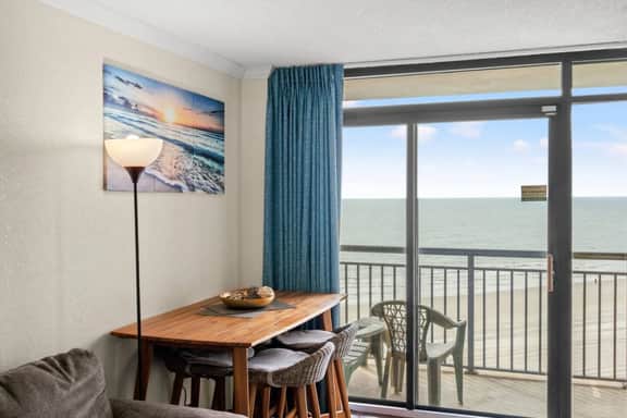 Beach Cove Resort 808